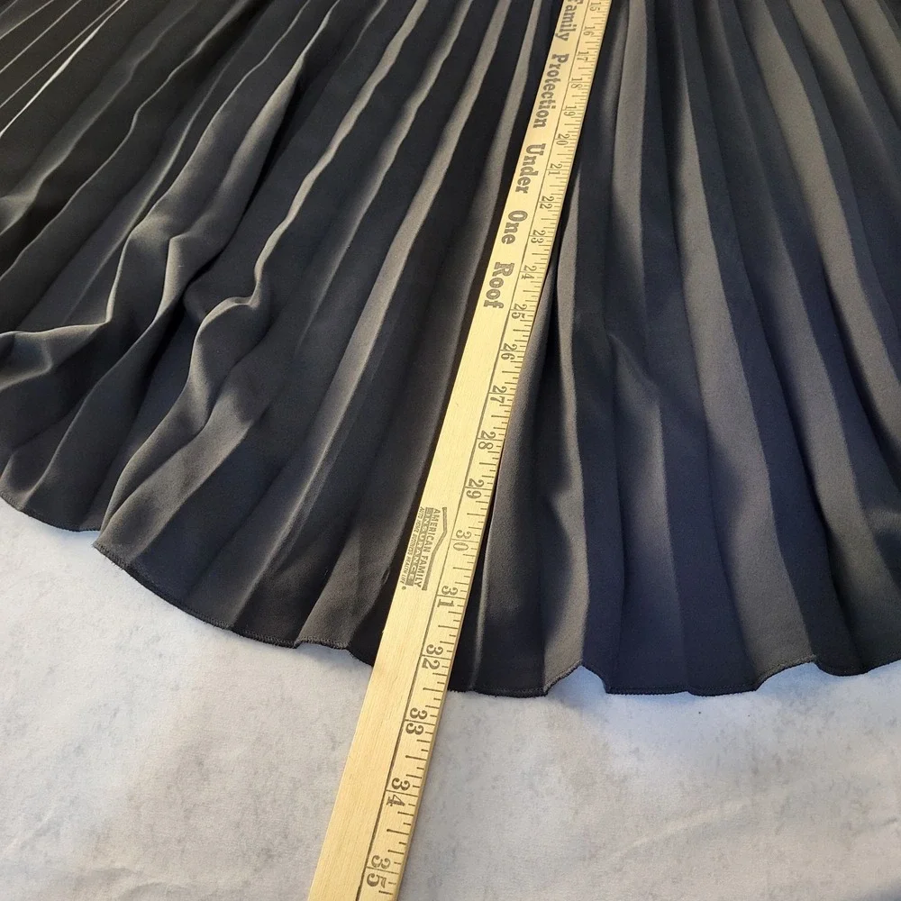 Vince Camuto L Black Sheer Pleated Skirt 32.5